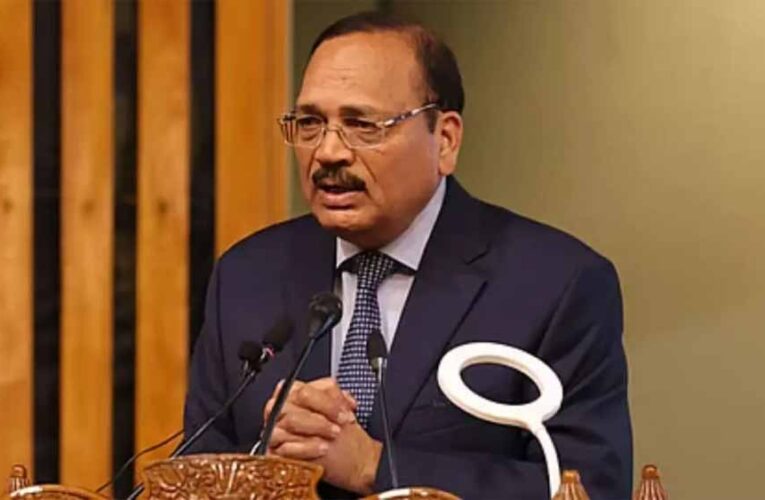 कोर्ट में वकील बोले— ‘मीलॉर्ड, आवाज चली गई’,  नए CJI ने कहा— ‘दिल्ली का यही हाल है’