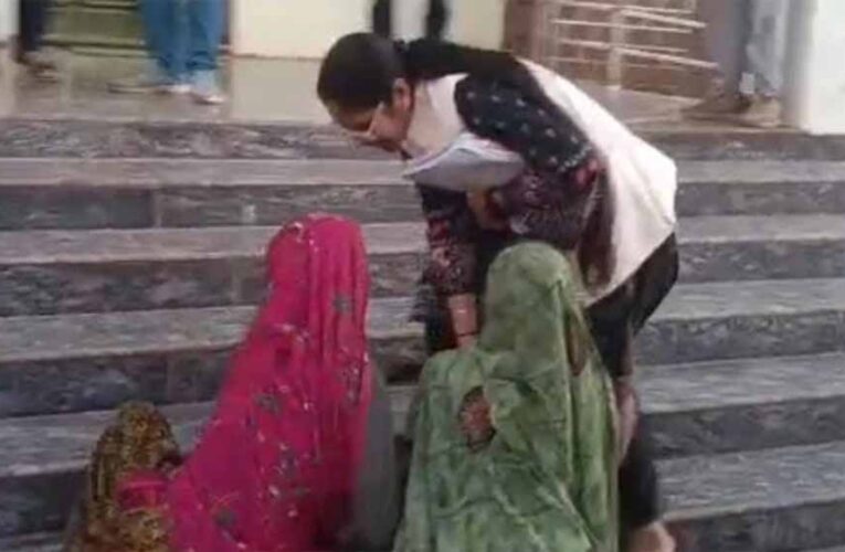 आदिवासी महिला बोलीं — मैडम हमारी जमीन बचा लीजिए, नहीं तो मैं जान दे दूंगी, तहसीलदार कार में बैठकर निकल गए