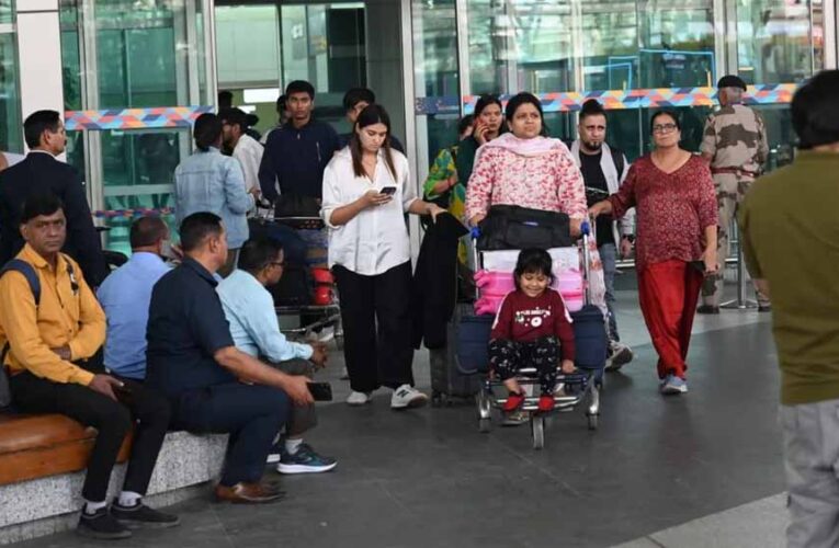 दिल्ली एयरपोर्ट पर हड़कंप! साइबर अटैक की अफवाह, ऑटोमेशन ठप होने से उड़ी फ्लाइट देरी की चिंगारी