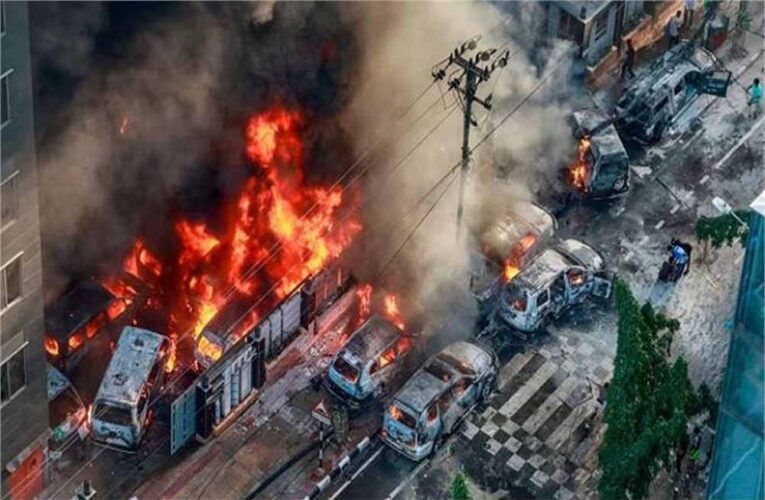 ढाका जल उठा: हसीना को मौत की सजा के बाद भड़की भीषण हिंसा, आगजनी में 50 लोग घायल