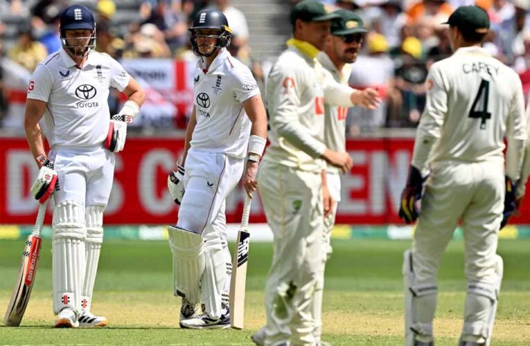 इंग्लैंड 164 पर सिमटी, ऑस्ट्रेलिया के सामने एशेज जीत के लिए आसान लक्ष्य