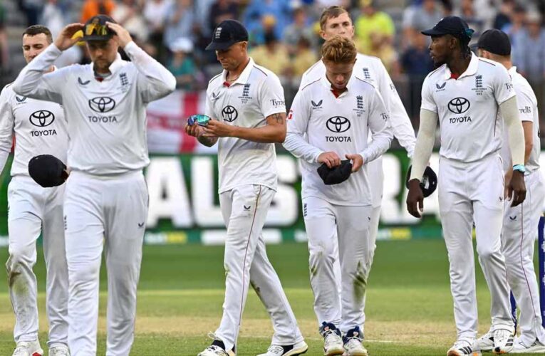 पर्थ में इंग्लैंड की करारी हार… पूर्व कप्तान भड़के, बोले— टीम को भारी नुकसान होगा!