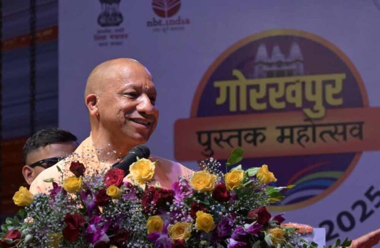 सीएम योगी की बच्चों से अपील- स्मार्टफोन की जगह अच्छी पुस्तकों में करें अपने समय का निवेश