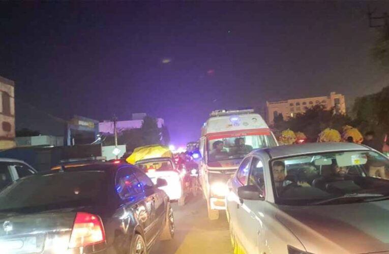 दमोह-जबलपुर हाइवे ठप! मैरिज गार्डन की लापरवाही से लगा लंबा जाम, एंबुलेंस तक फंसी