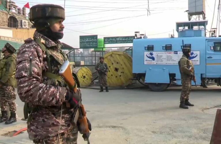 दिल्ली धमाके के बाद कश्मीर में बड़ी कार्रवाई: डॉ. उमर नेटवर्क से जुड़े 6 दबोचे