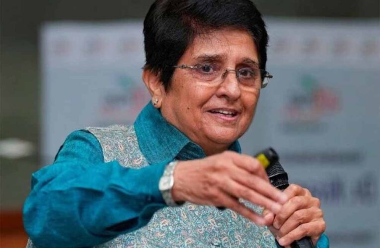 दिल्ली के गिरते AQI पर किरण बेदी सख्त, बोलीं— पिछली जवाबदेही तय हो, जारी हो श्वेत पत्र