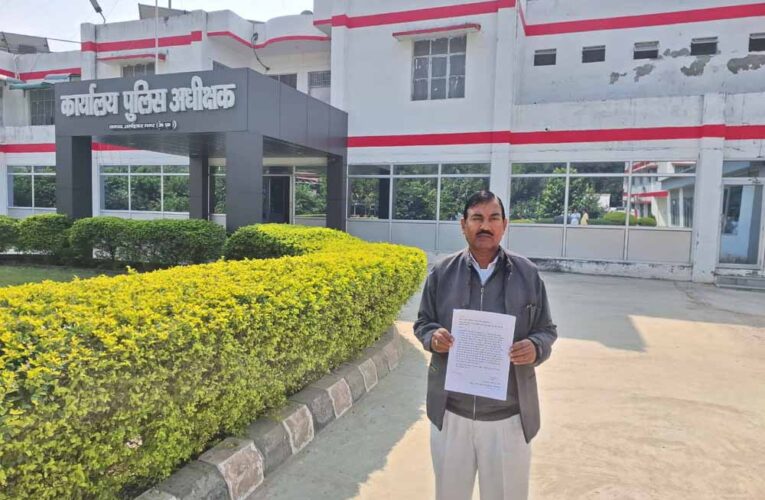 सपा MLA राम अचल राजभर पर जमीन कब्जे का आरोप, फिर विवादों में घिरे
