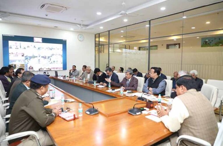 कानून व्यवस्था की आदर्श स्थिति सुनिश्चित करें