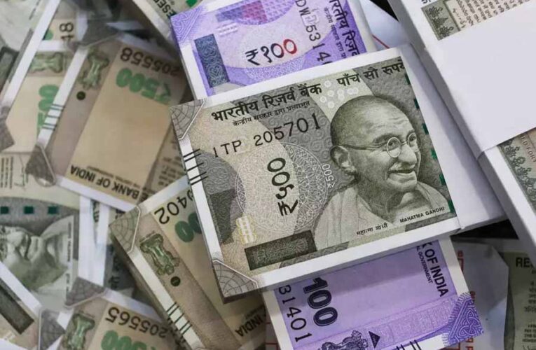 सरकारी कर्मचारियों की सैलरी में बंपर बढ़ोतरी! 2026 से 3 गुना तक हो सकता है वेतन