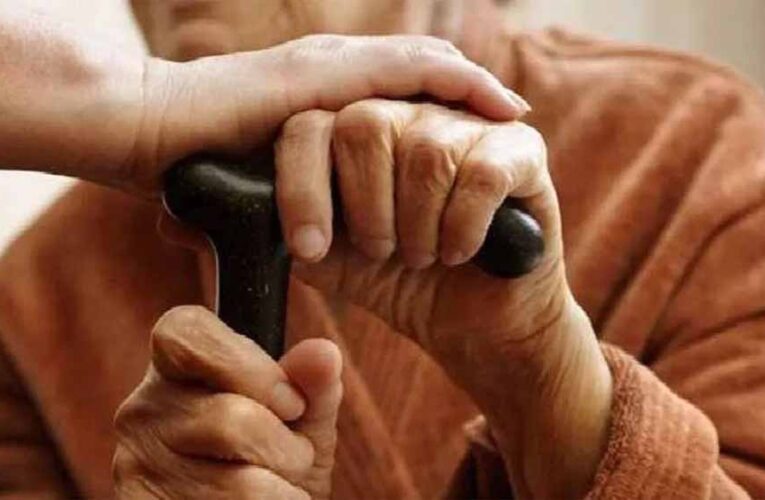 बेटे-बेटी ने मां को 2.5 साल तक कमरे में किया कैद, पड़ोसियों की सूचना के बाद पुलिस ने बचाया