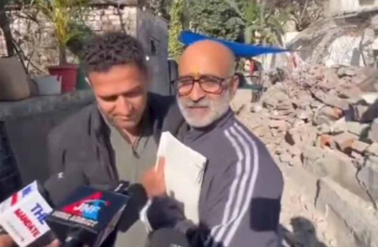 मुस्लिम पत्रकार का घर ढहा, हिंदू पड़ोसी ने बढ़ाया मदद का हाथ—प्लॉट गिफ्ट कर बनाया मिसाल