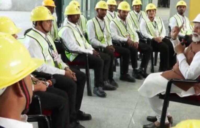 बुलेट ट्रेन परियोजना के श्रमवीरों ने पीएम मोदी से कहा— ना नाम चाहिए, ना इनाम, बस देश की तरक्‍की हमारा सम्मान