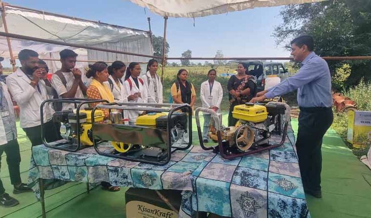 छत्तीसगढ़ के गांव तेन्दुवाही, महासमुंद में किसानों के लिए  सूखे सीधी बुआई धान पर गोष्ठी आयोजित