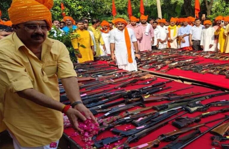 राजा भैया के शस्त्र पूजन पर आई रिपोर्ट: दशहरे में हथियारों के जखीरे की पूजा पर क्या कहा पुलिस ने?