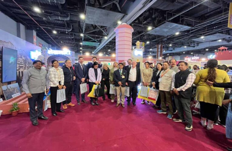 राजस्थान मंडप की रौनक: प्रसिद्ध पर्यटन स्थलों के मॉडल और कला-कृतियाँ बना रहीं आकर्षण का केंद्र