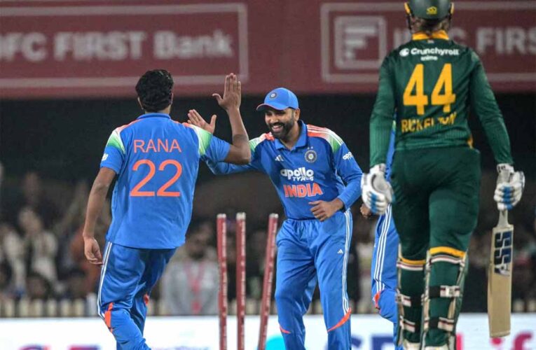 अफ्रीका ने पावरप्ले में गंवाए तीन विकेट, जॉर्जी-मैथ्यू ने पारी को संभाला