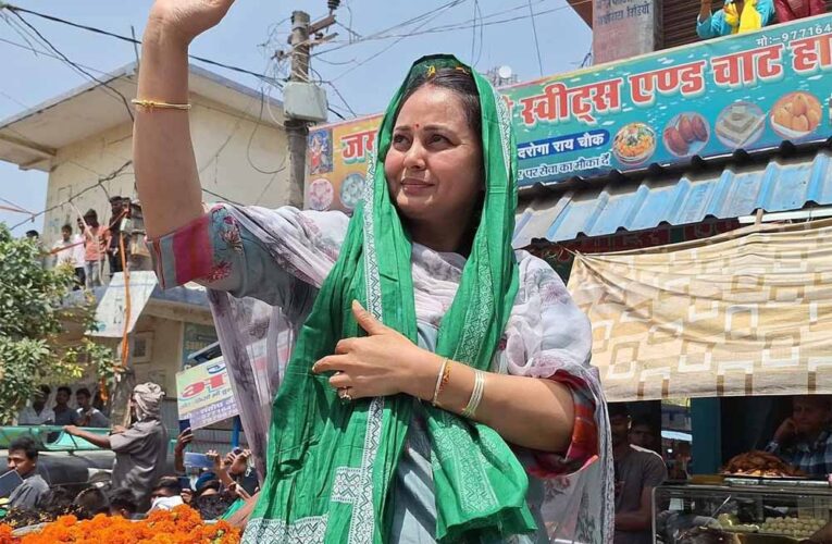 लालू की बेटी रोहिणी का बड़ा फैसला: राजनीति और परिवार दोनों से दूरी का ऐलान