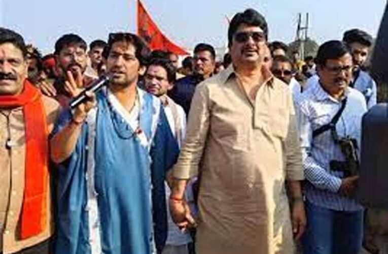 धीरेंद्र शास्त्री से मिले ‘राजा भैया’, गूँजे जयघोष—अगले पड़ाव को निकली सनातन एकता पदयात्रा