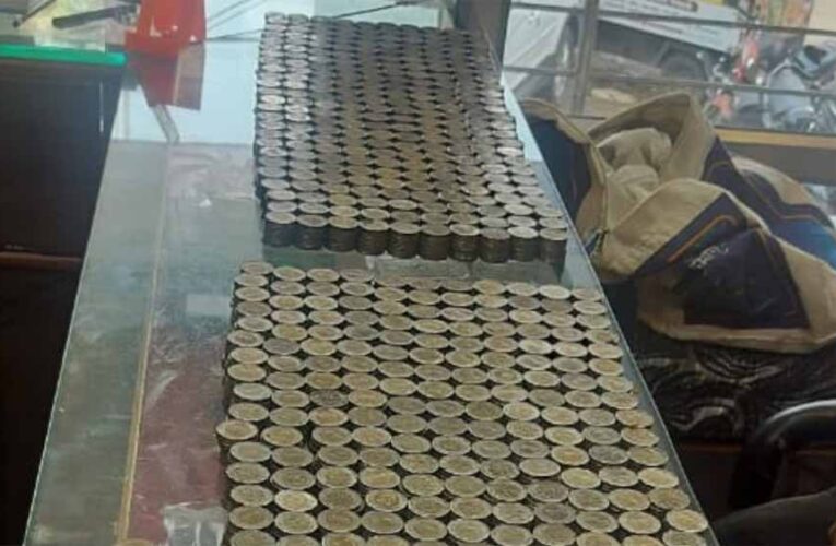 पानवाले का अनोखा सरप्राइज: 1 लाख के सिक्कों से खरीदी पत्नी के लिए सोने की चेन!