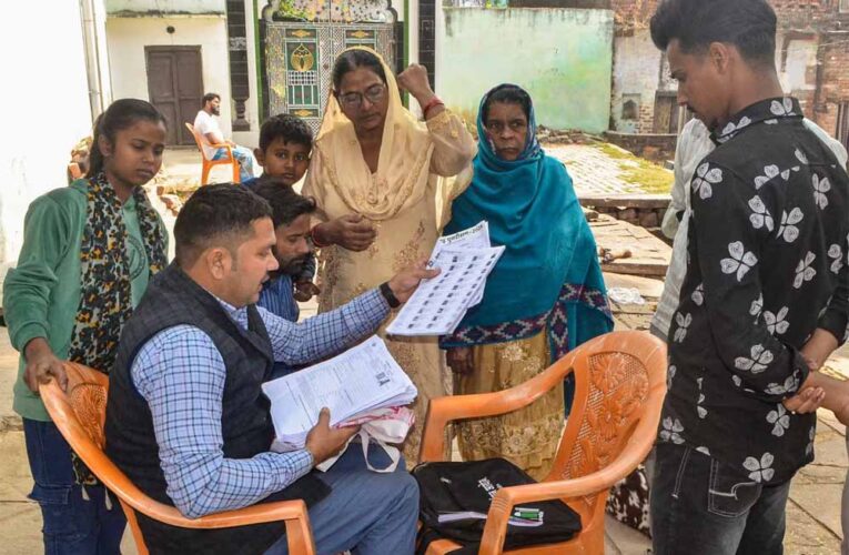 SIR पर फिर सुप्रीम कोर्ट की कड़ी नजर, चुनाव आयोग को भेजा नोटिस