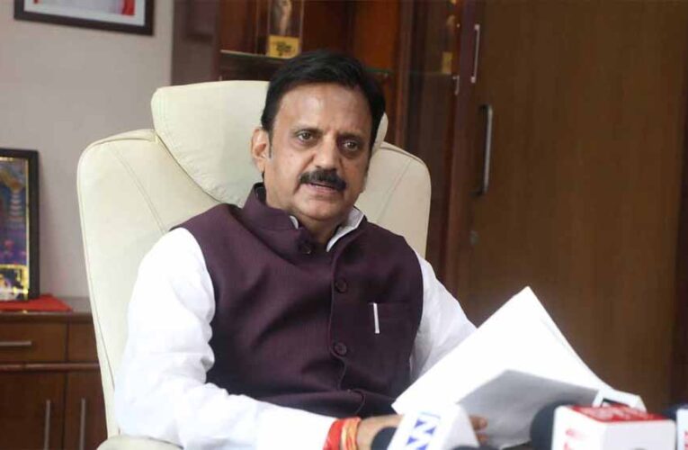 देश के सम्मान के लिए आदिवासी समाज सबसे आगे रहा : उप मुख्यमंत्री शुक्ल