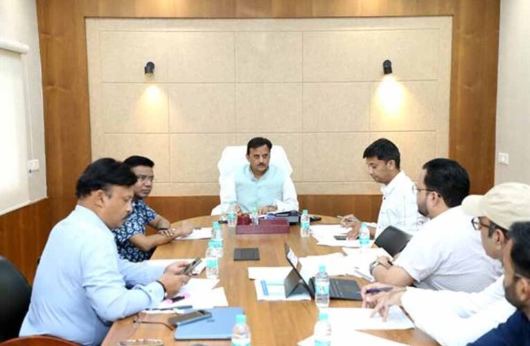 उप मुख्यमंत्री शुक्ल ने स्वास्थ्य संस्थानों के उन्नयन प्रस्तावों की वृहद समीक्षा की