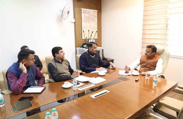 नियमित फॉलोअप करें और समयसीमा में उच्च गुणवत्ता के साथ कार्य करें पूर्ण: उप मुख्यमंत्री शुक्ल