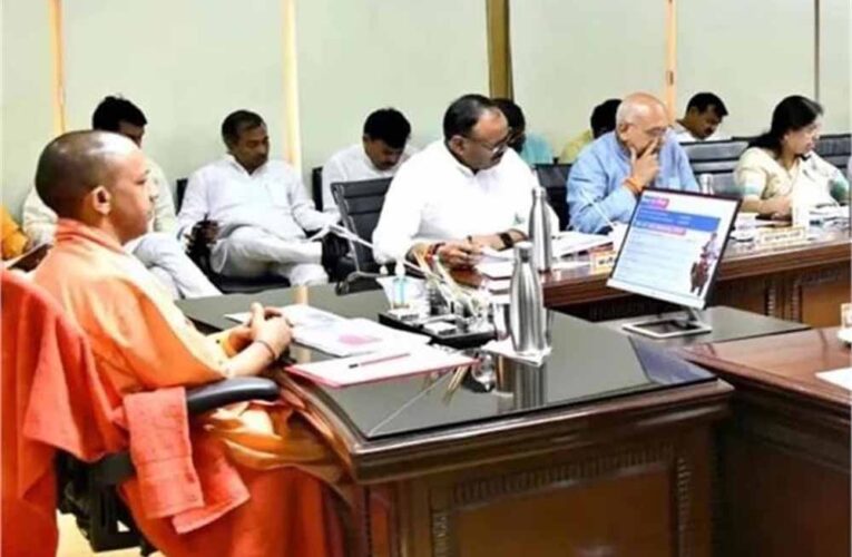 सीएम योगी का कड़ा आदेश: अंत्योदय कार्ड धारकों व 70+ बुजुर्गों के आयुष्मान कार्ड जल्द बनें