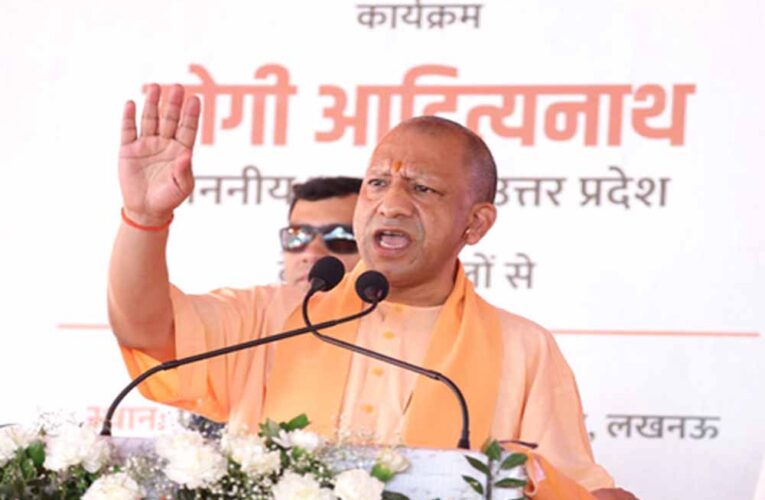 CM योगी का तंज: योजनाएं हड़पने वाले वंदे मातरम तक नहीं बोलते