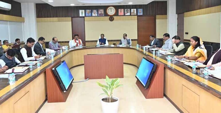 साय कैबिनेट की बैठक आज: तेंदूपत्ता और धान खरीदी की प्रगति पर समीक्षा, अहम फैसलों पर लग सकती है मुहर