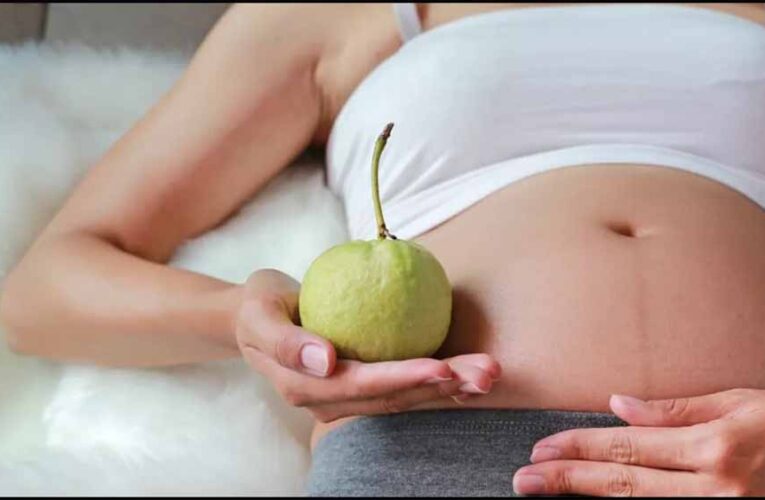 गर्भवती महिलाएँ और अमरूद: क्या बढ़ जाता है सर्दी-खांसी का खतरा? जानें विशेषज्ञ की राय