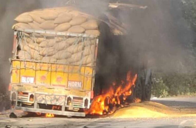 साल्हेवारा घाटी में बड़ा हादसा टला: मक्का से भरे ट्रक में अचानक आग, दमकल की तत्परता से बची बड़ी दुर्घटना