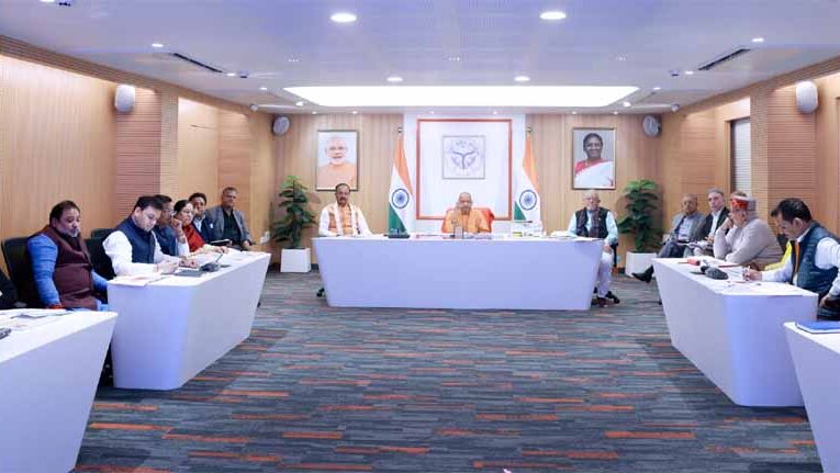 योगी सरकार की महत्वाकांक्षी योजना : गो माता को ठंड से बचाएंगे स्पेशल इको-थर्मल कंबल