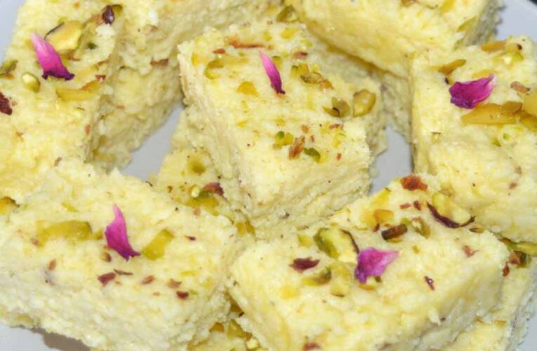 5 मिनट में तैयार होगा लाजवाब कलाकंद, मीठा खाने का मन हो तो झटपट ट्राय करें ये रेसिपी