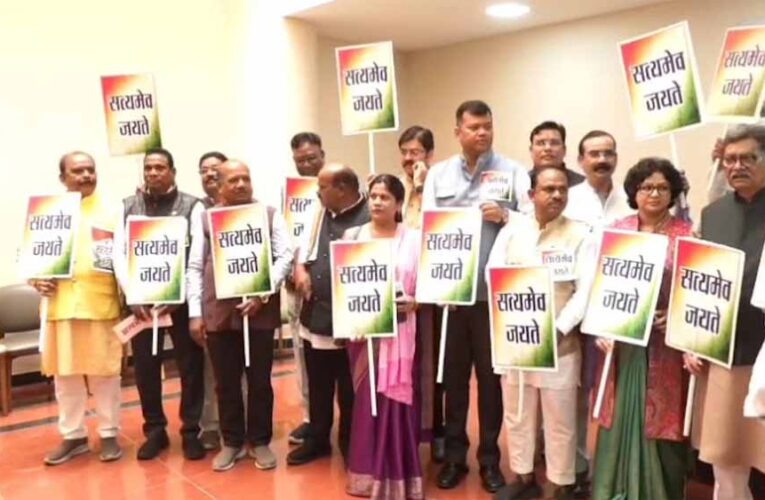 ‘सत्यमेव जयते’ का पोस्टर लेकर सदन में हंगामा, गर्भगृह तक पहुंचे कांग्रेस विधायक, निलंबन की कार्रवाई