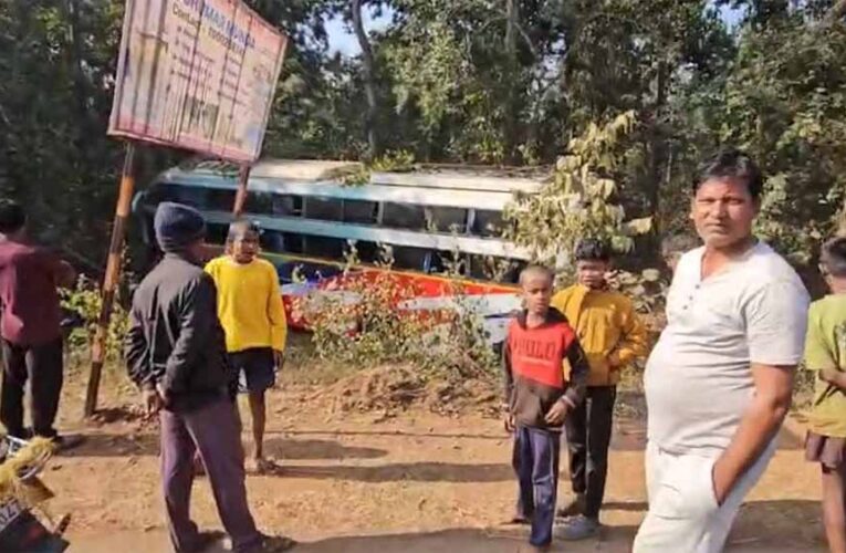 तिरुपति जा रही दर्शनार्थियों से भरी बस हादसे का शिकार, एक यात्री की मौत