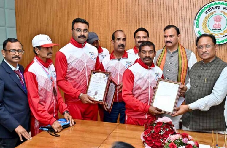 मुख्यमंत्री  साय से मास्टर एथलीट फेडरेशन ऑफ इंडिया के प्रतिभागियों ने की सौजन्य भेंट