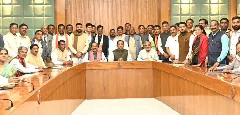 मुख्यमंत्री साय से साहू समाज के प्रतिनिधिमंडल ने की सौजन्य मुलाकात