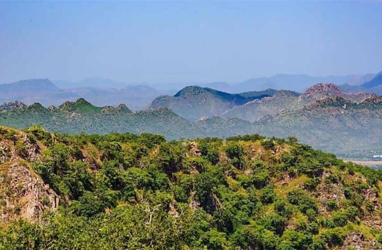 अरावली पर संकट गहराया! सुप्रीम कोर्ट के फैसले से 100 मीटर तक खनन की छूट, क्या राजस्थान रेगिस्तान की ओर बढ़ेगा?