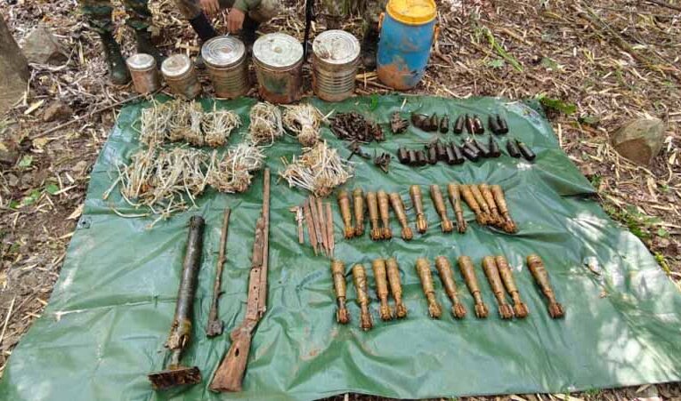 छत्तीसगढ़-ओडिशा बॉर्डर पर बड़ा नक्सल डंप बरामद, पहाड़ी इलाके में छिपा था IED और हथियारों का जखीरा