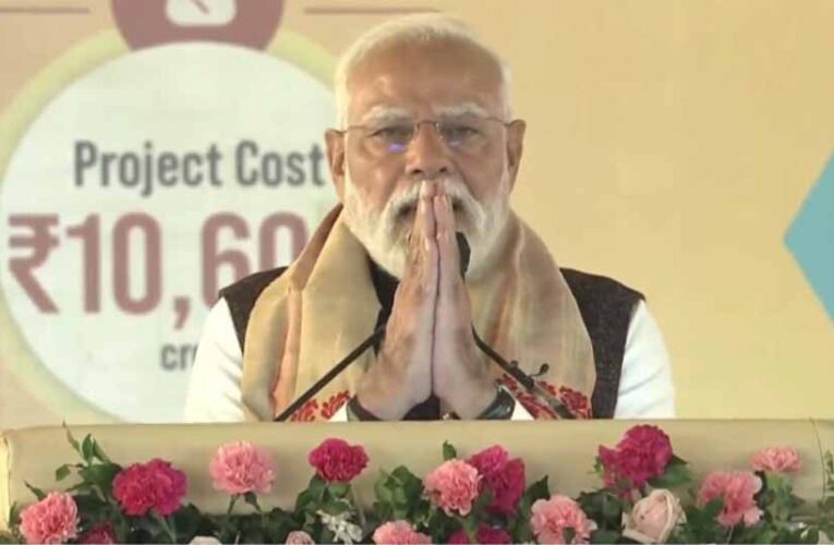 पीएम मोदी का असम दौरा: डिब्रूगढ़ में यूरिया प्लांट का उद्घाटन, बोले– कांग्रेस ने बसाए बांग्लादेशी घुसपैठिए