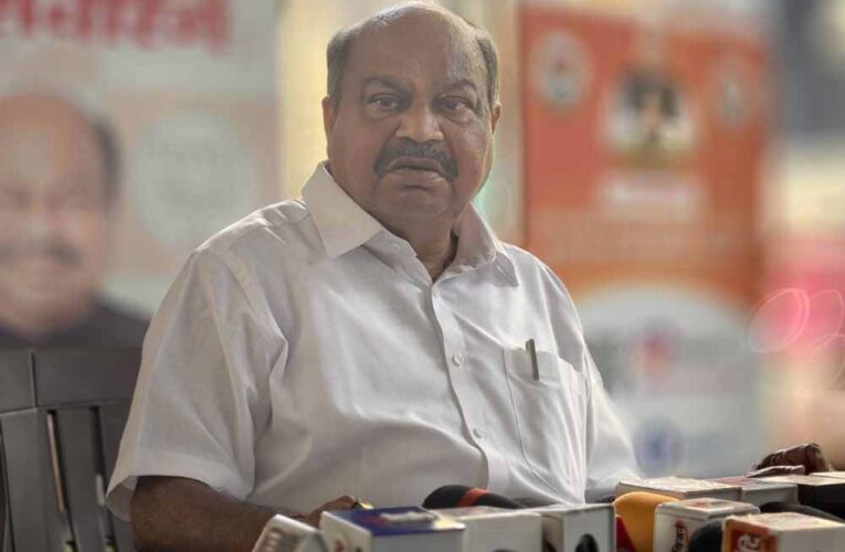 गांधी प्रतिमा के सामने कांग्रेस का प्रदर्शन शर्मनाक: पुरंदर मिश्रा, सोनिया-राहुल पर साधा निशाना