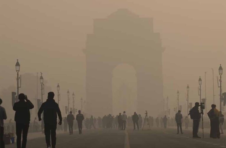 दिल्ली में सर्दी–कोहरे के साथ बढ़ा प्रदूषण का कहर, IMD ने जारी किया येलो अलर्ट