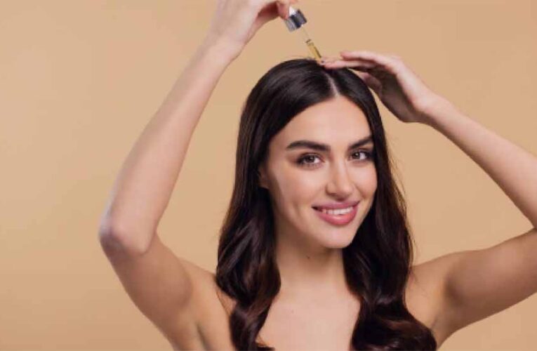 सिर्फ तेल नहीं, चंपी का सही तरीका अपनाएं, गंजेपन से बचाव के लिए जान लें ये जरूरी टिप्स