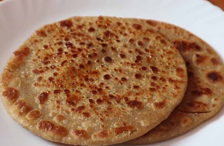 जब लगे हल्की भूख, तब बनाएं चीनी का पराठा—एक कौर में लौट आएगा बचपन