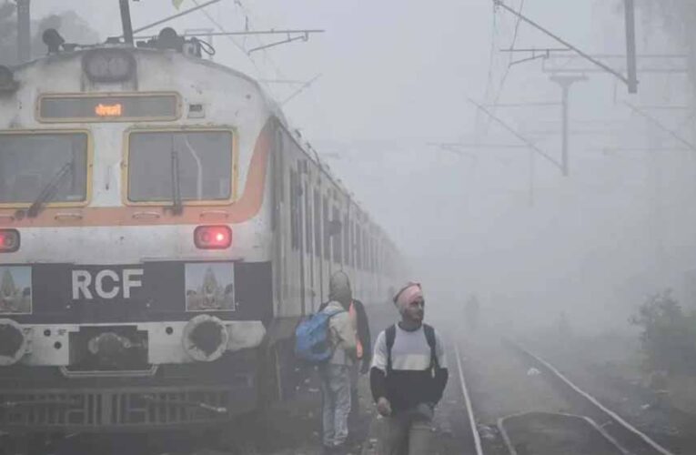 कोहरे का कहर: रांची–नई दिल्ली राजधानी एक्सप्रेस 10.5 घंटे लेट, भूख-प्यास से बेहाल यात्री