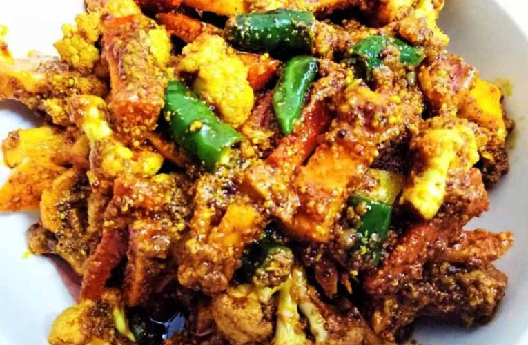 सिर्फ 10 मिनट में बनाएं खट्टा-तीखा चटपटा अचार, झटपट नोट करें आसान रेसिपी