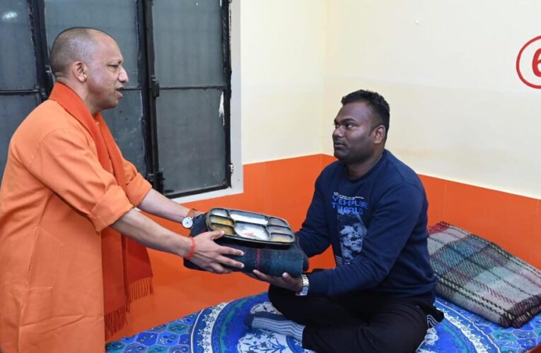 हर जरूरतमंद को शीतलहर से बचाने को सरकार प्रतिबद्ध : मुख्यमंत्री योगी आदित्यनाथ