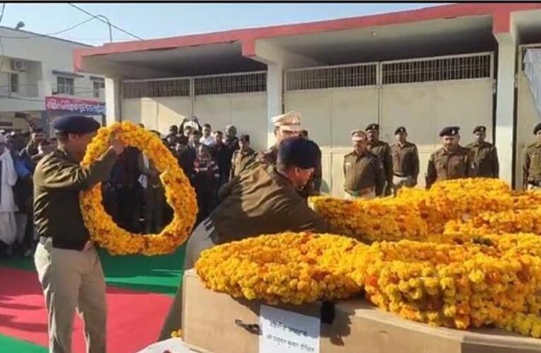 मुरैना और भिंड में 4 पुलिसकर्मियों का अंतिम संस्कार, सड़क हादसे में गई थी जान, परिजनों का रो-रोकर बुरा हाल