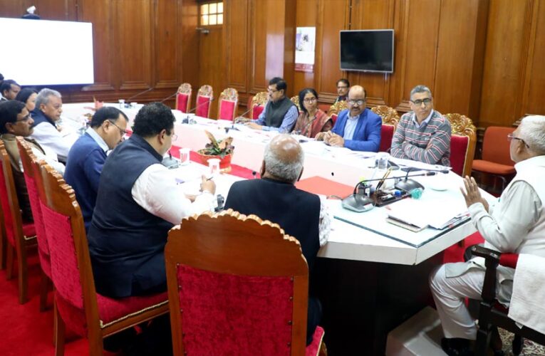 मोबाइल यूनिट रूट चार्ट के अनुसार दवा वितरित करें : राज्यपाल  पटेल